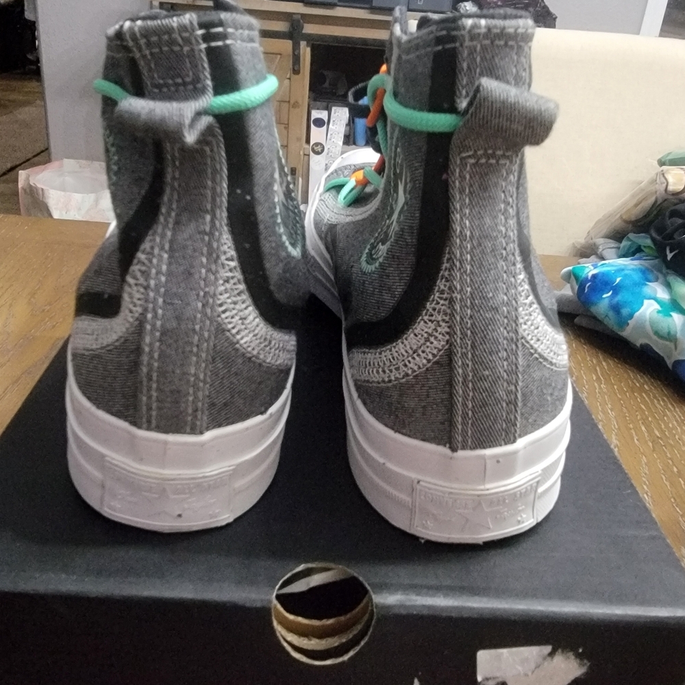 Converse Allstars Chuck Taylor's Hi.New in box.Multiple laces/lace lock, 11m.13w - Picture 2 of 12